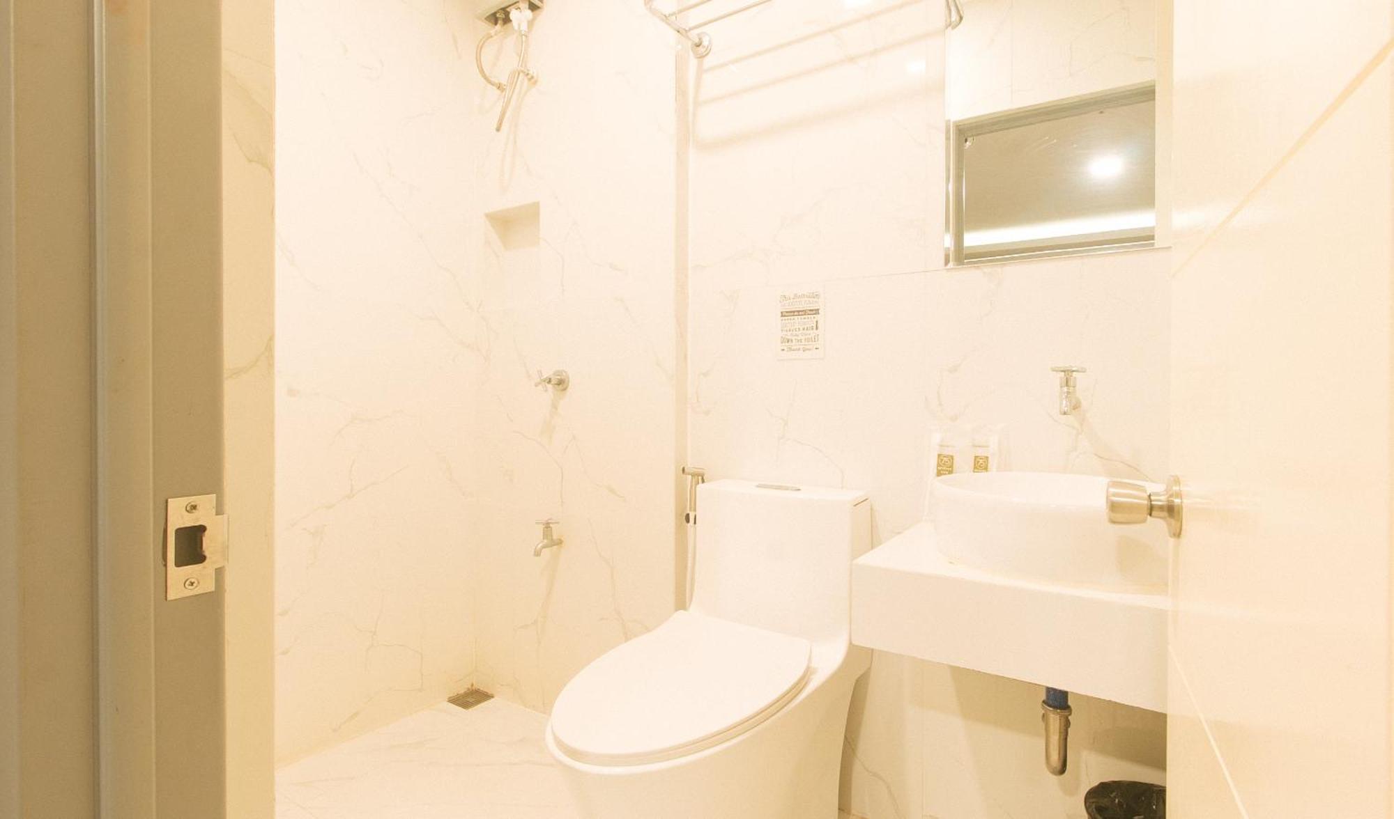 Reddoorz Plus At Seventy Five Inn Near Manila Airport Paranaque City المظهر الخارجي الصورة